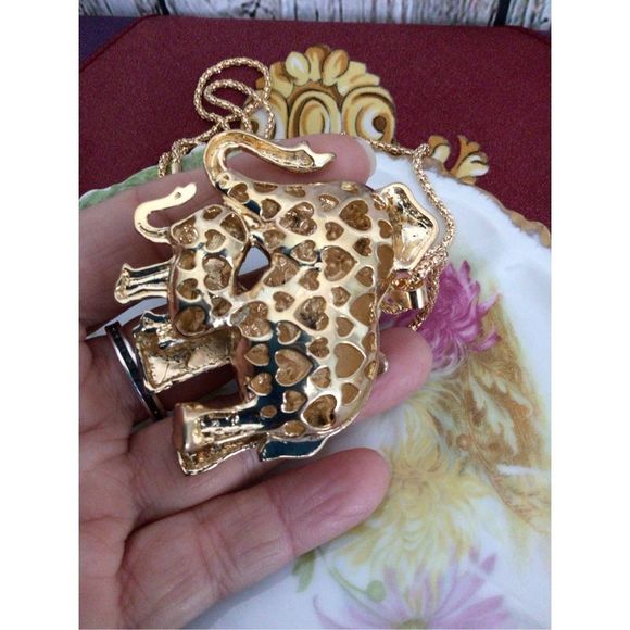 NWT Betsey Johnson Mama Elephant & Her Baby Multi Color Rhinestone Pendant Neckl - Picture 3 of 14
